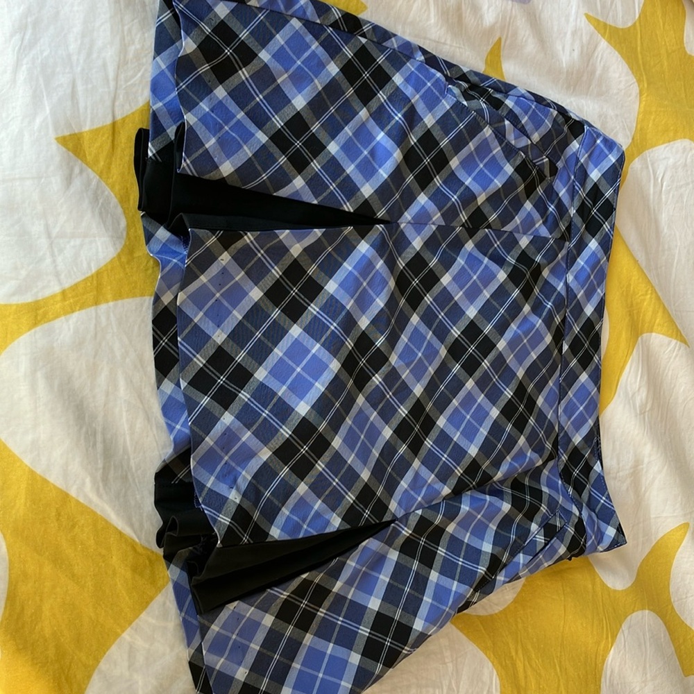 IZOD Golf skort, pleated plaid skirt w black shorts. Size 2.